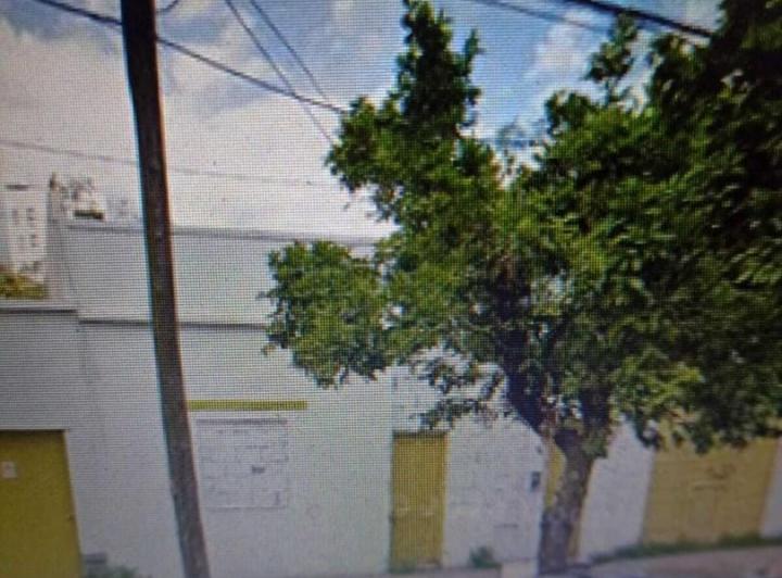 Terreno · 896m²