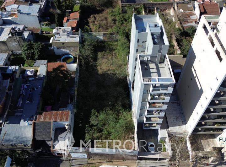Terreno · 833m²