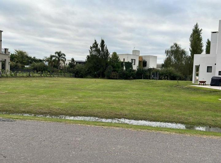Terreno · 965m²