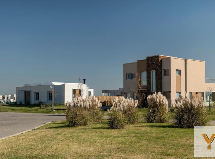 Terreno · 618m²