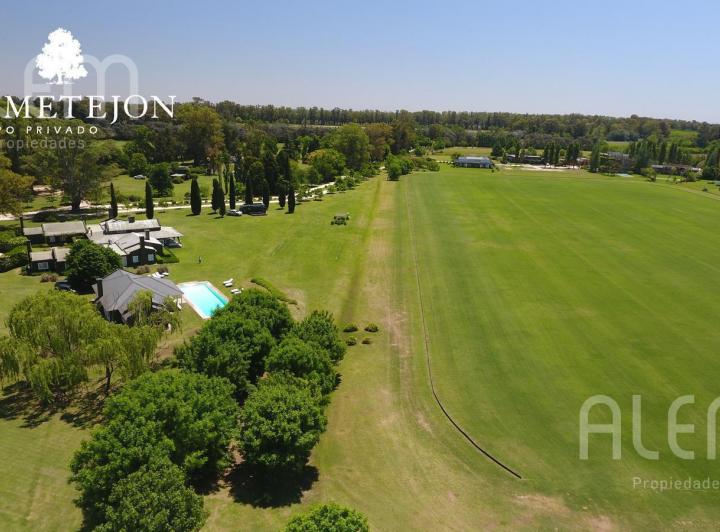 Terreno · 900m²