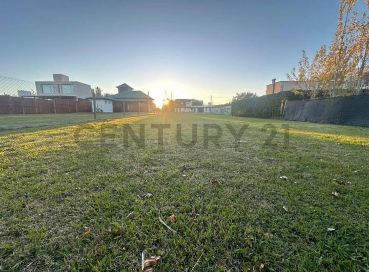 Terreno · 761m²