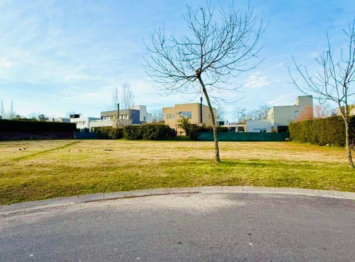 Terreno · 652m²