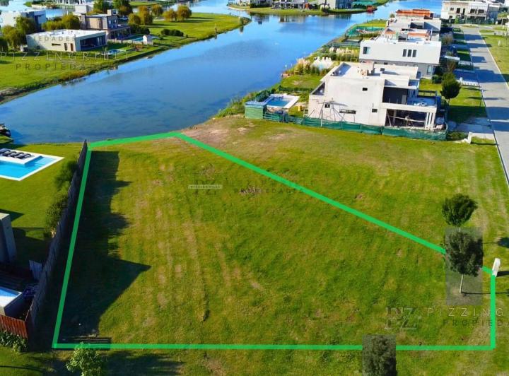 Terreno · 1272m²