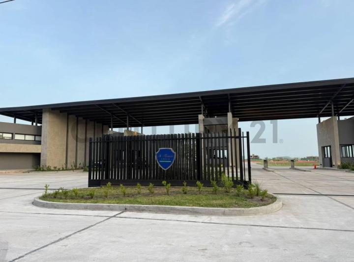 Terreno · 700m² · 1 Cochera