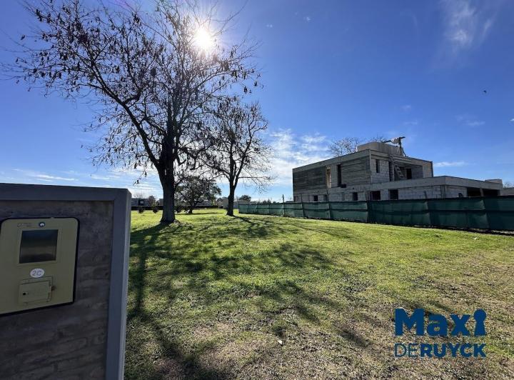 Terreno · 608m²
