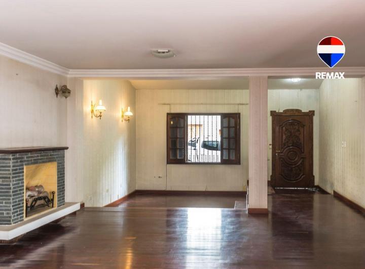 Casa · 300m² · 8 Ambientes · 2 Cocheras