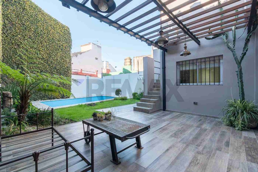 Casa Venta Refaccionada a Nueva c/ Piscina V. Real