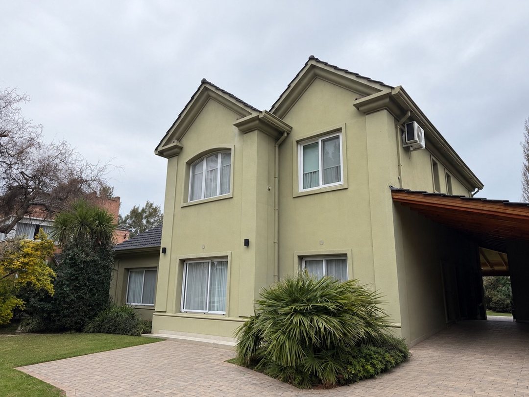 CASA EN VENTA EN EL LAUQUEN CANNING