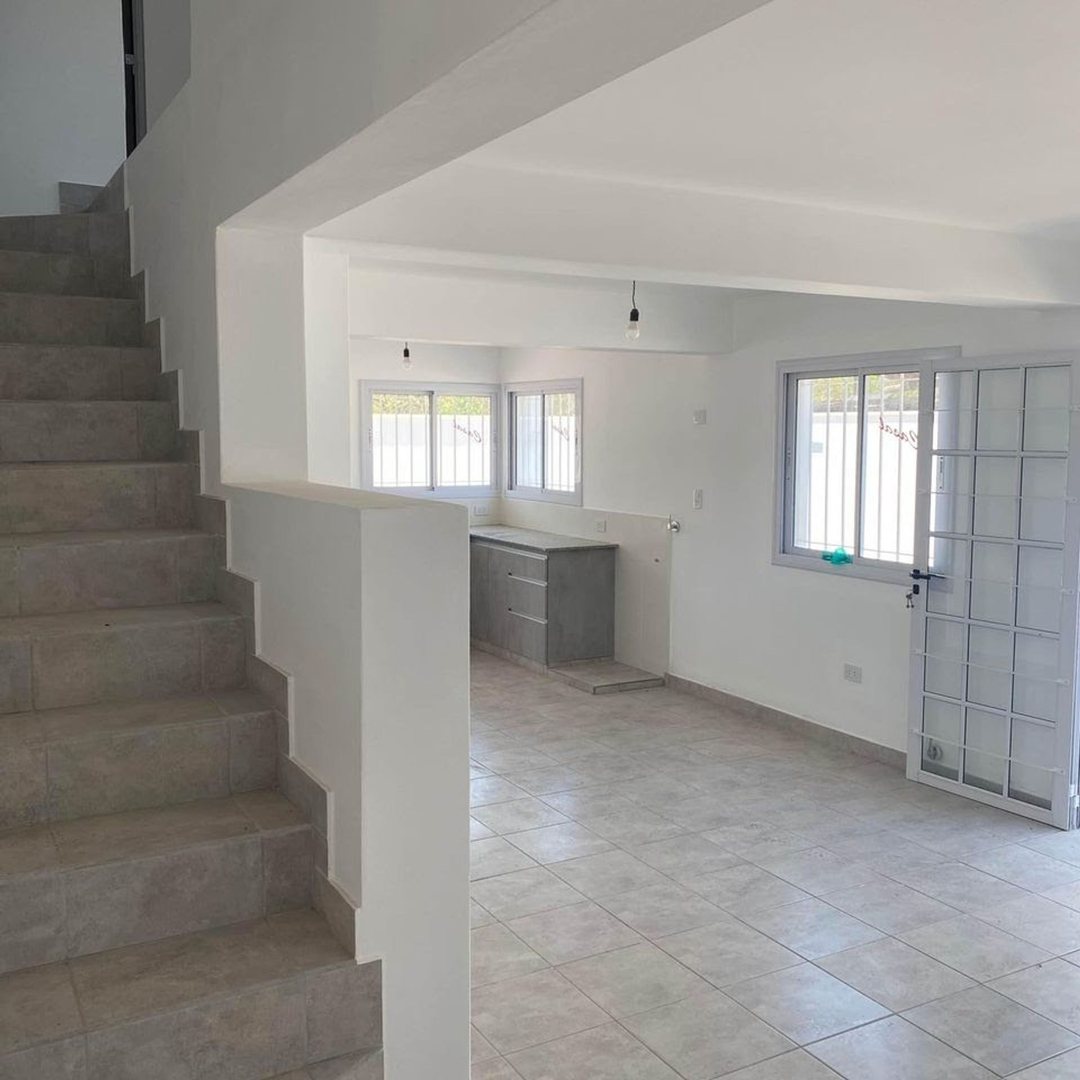VENTA CASA DUPLEX B° LOS PERALES - 2 DORMITORIOS