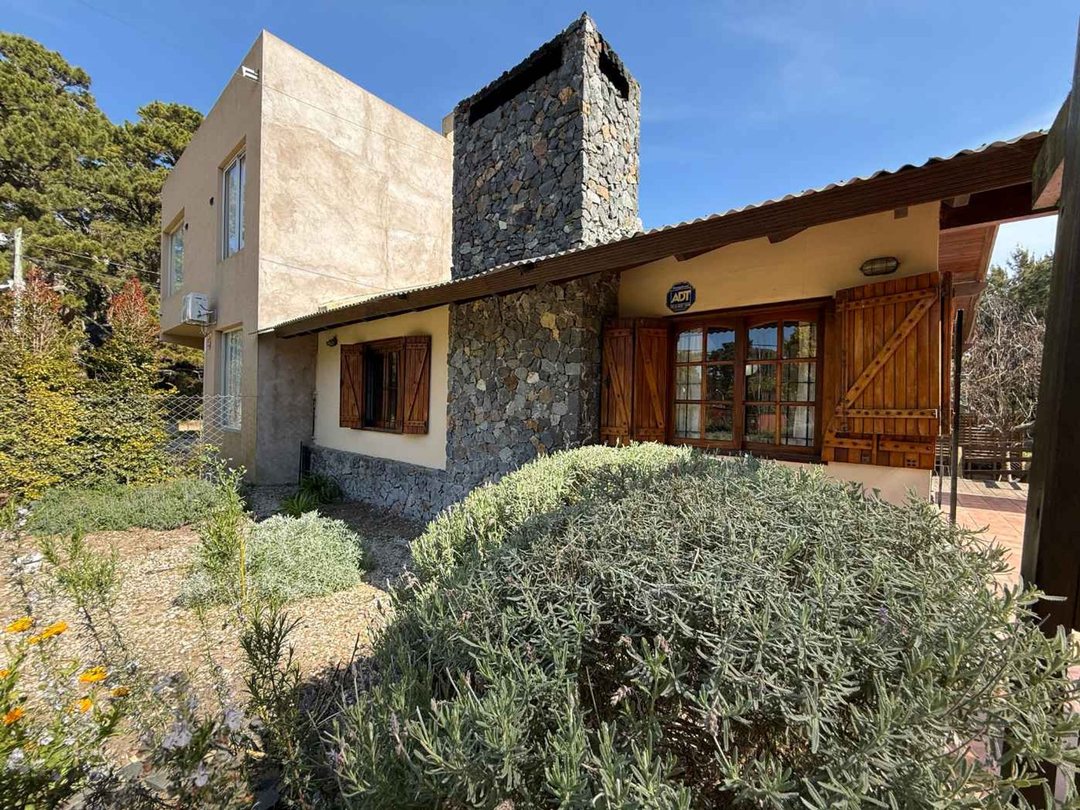 Casa de 3 ambientes en Mar Azul