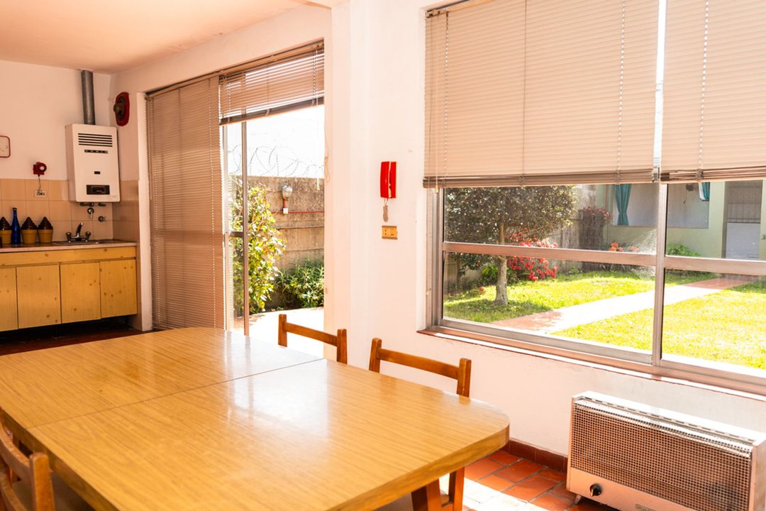 CASA DE 2 DORMITORIOS EN VENTA TOLOSA CON QUINCHO