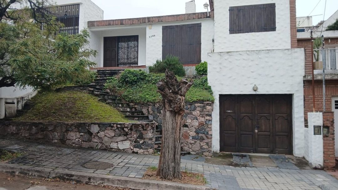 SE VENDE CASA DE 3 DORMITORIOS B PARQUE CHACABUCO