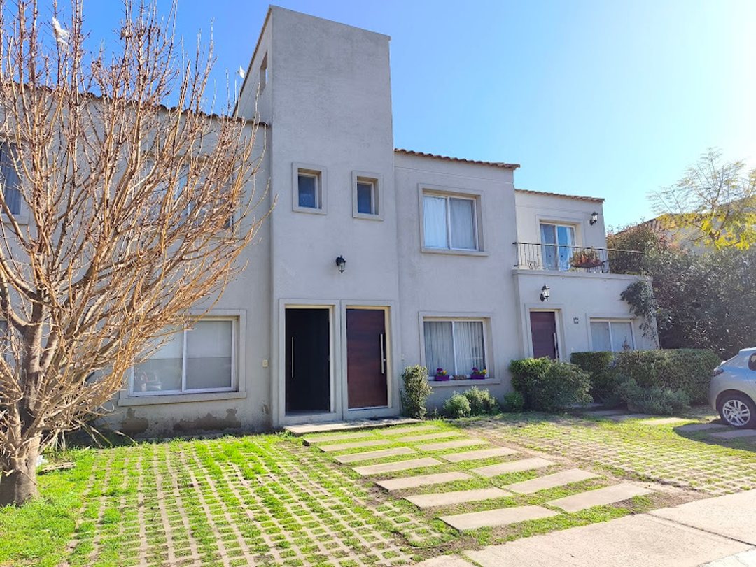DUPLEX EN VENTA, 3AMB EN PILAR!