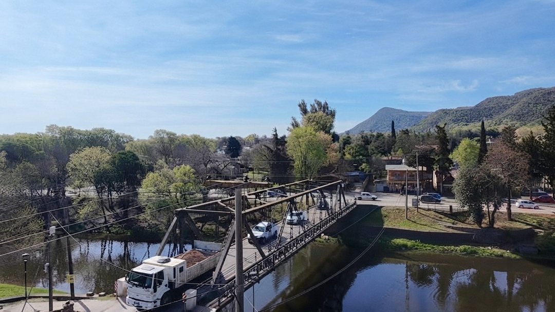 SE VENDE 3 LOCALES + 4 CASAS FRENTE AL RIO S. ROSA