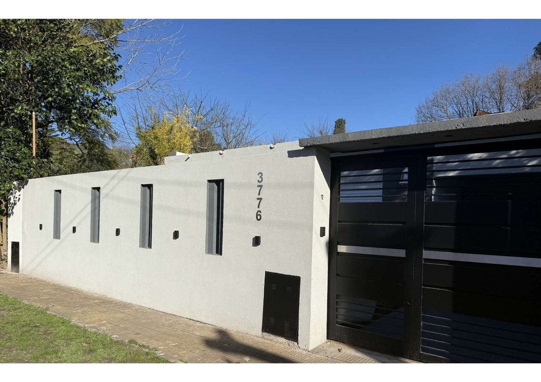 CASA EN VENTA EN GONNET 3 DORMITORIOS