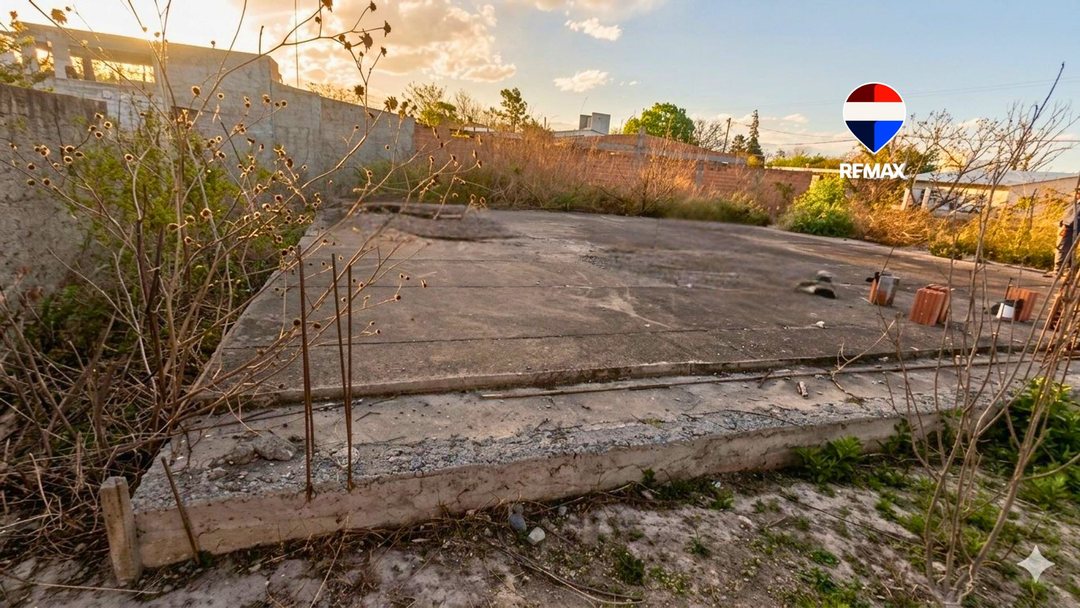 TERRENO CON CIMIENTOS Y CÁMARA SÉPTICA, CERRILLOS
