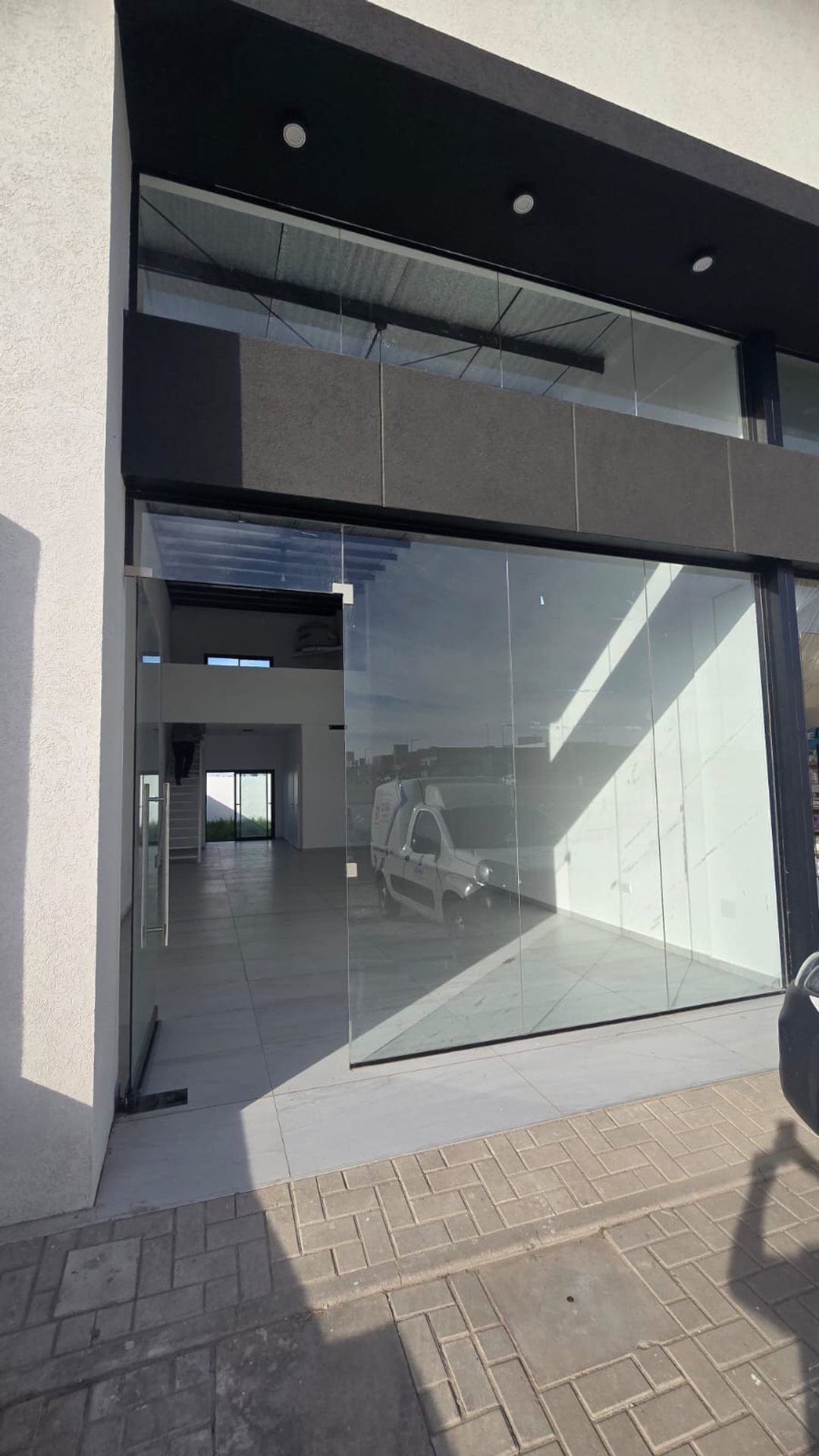 REMAX VENDE LOCAL COMERCIAL EN DOCTA 99M2