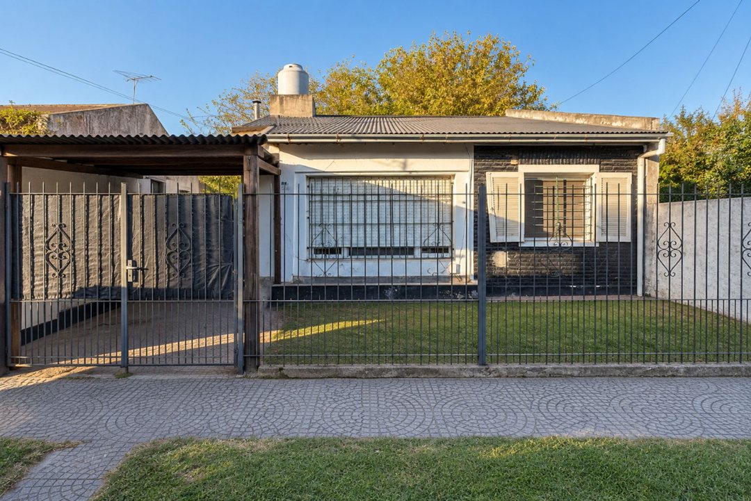 CASA VENTA GLEW 3 AMBIENTES SOBRE LOTE DE 300 M2