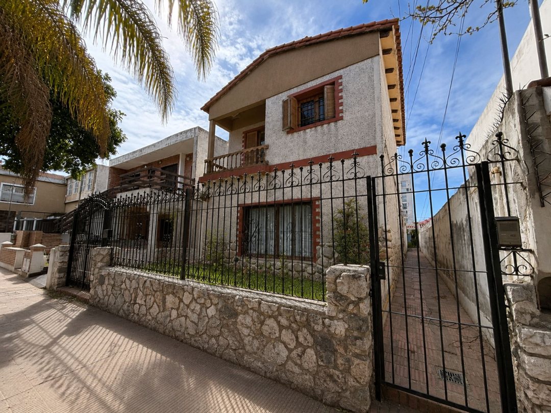 VENTA DOS CASAS EN ALTA CORDOBA CON INGRESO INDEP