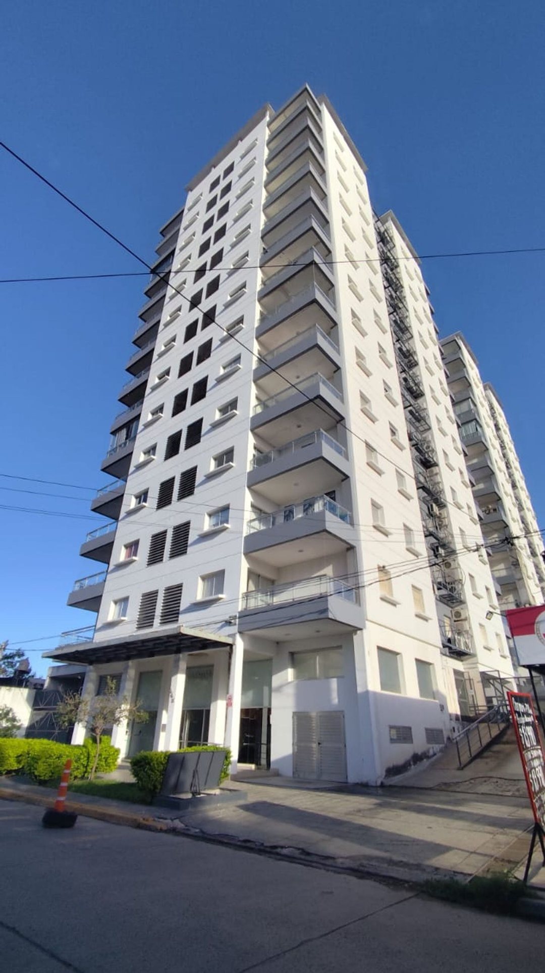 Venta Departamento 3 dormitorios en Resistencia.-