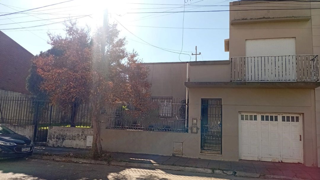 Casa 4 Dormitorios, Cochera Y Patio, Concordia