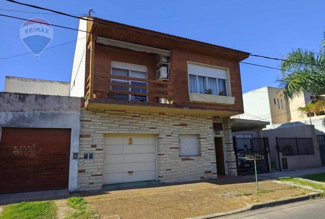 Venta casa 6 ambientes en J. L. Suarez garage