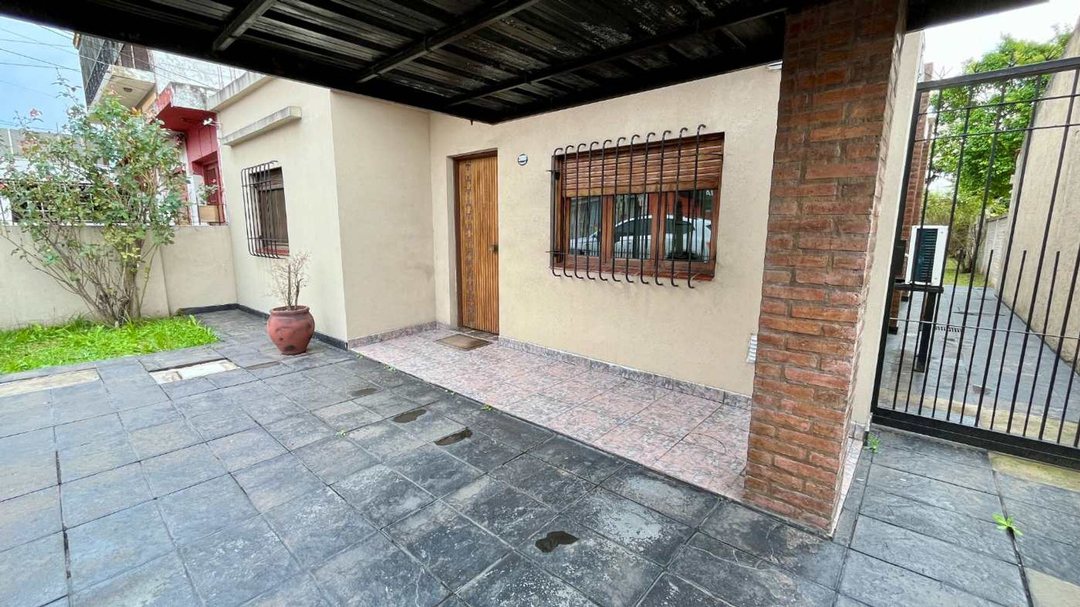 Casa 3 ambientes  en venta  importante esquina
