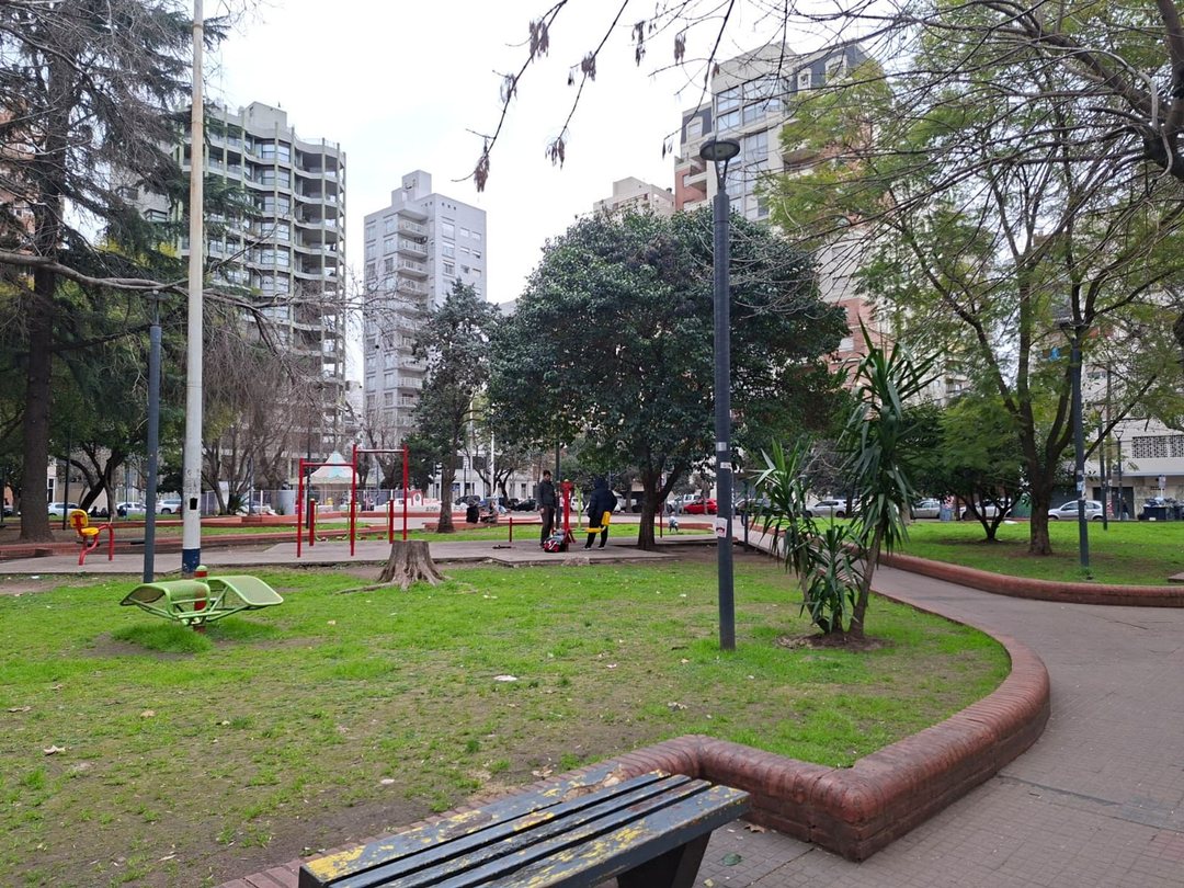 VTA DPTO. DUPLEX 2 AMB frente a plaza-RAMOS MEJIA