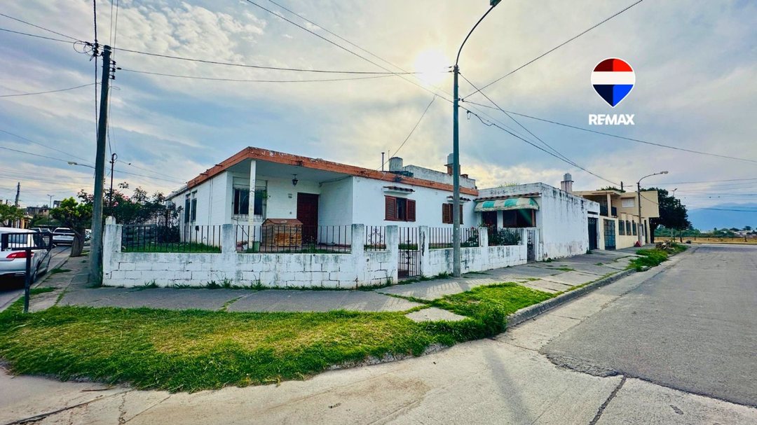 CASA ESQUINA VENTA ZONA SUR IDEAL PARA INVERSION