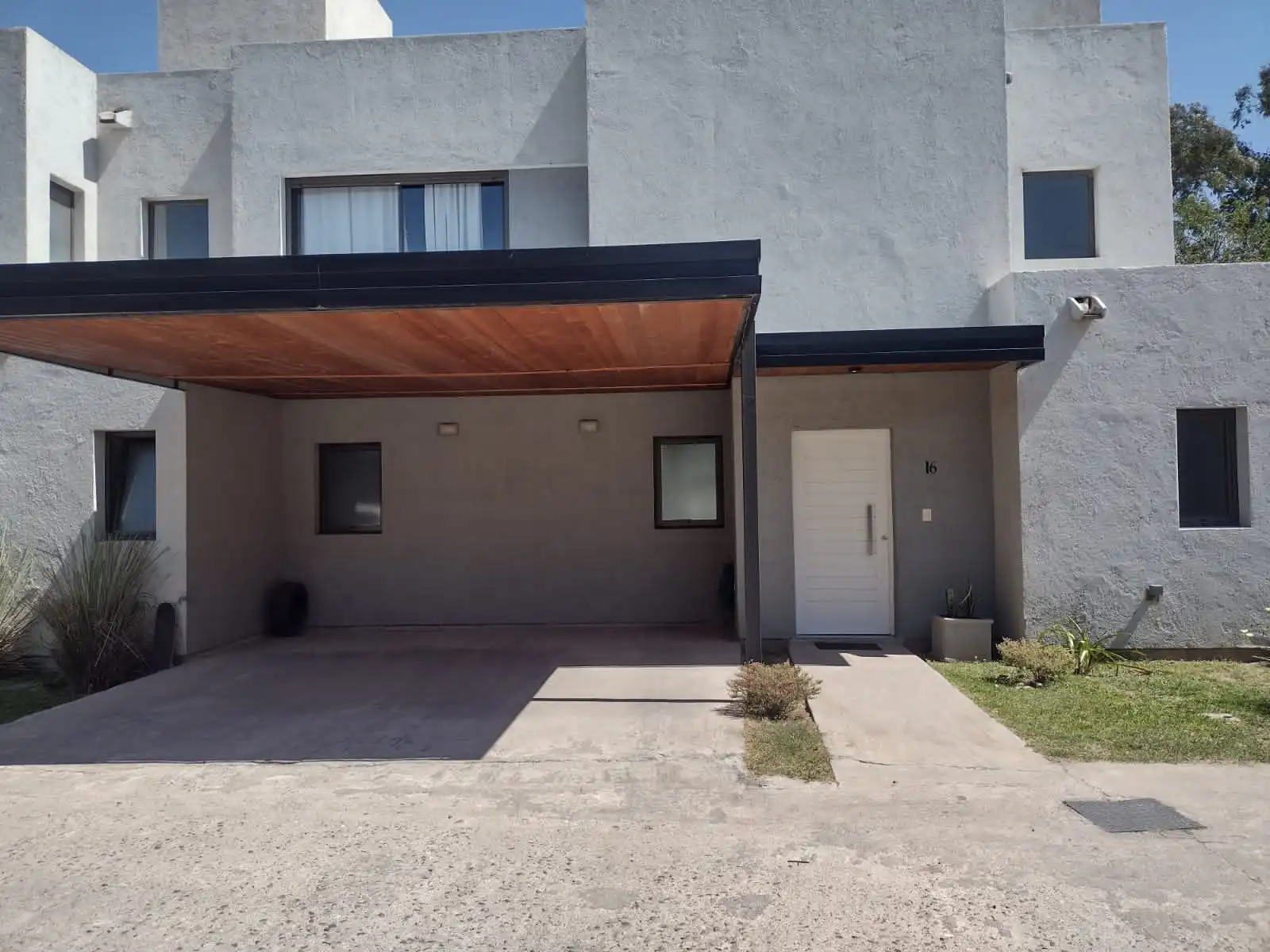 Housing Pueblo Alto,  Villa Belgrano, tres dormitorios