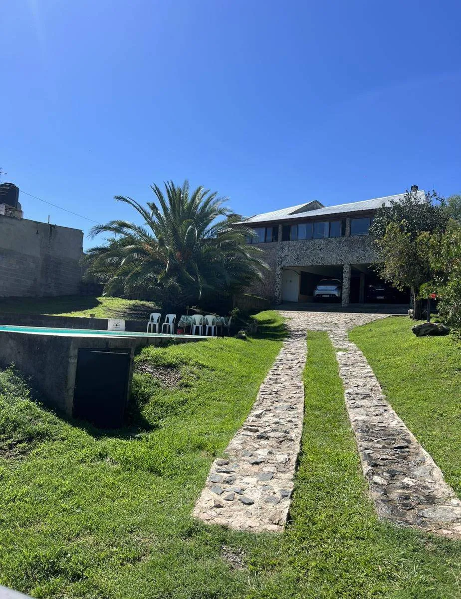 SE LIQUIDA EXCELENTE PRECIO CASA EN VILLA LOS AROMOS CON PILETA A METROS DEL RÍO