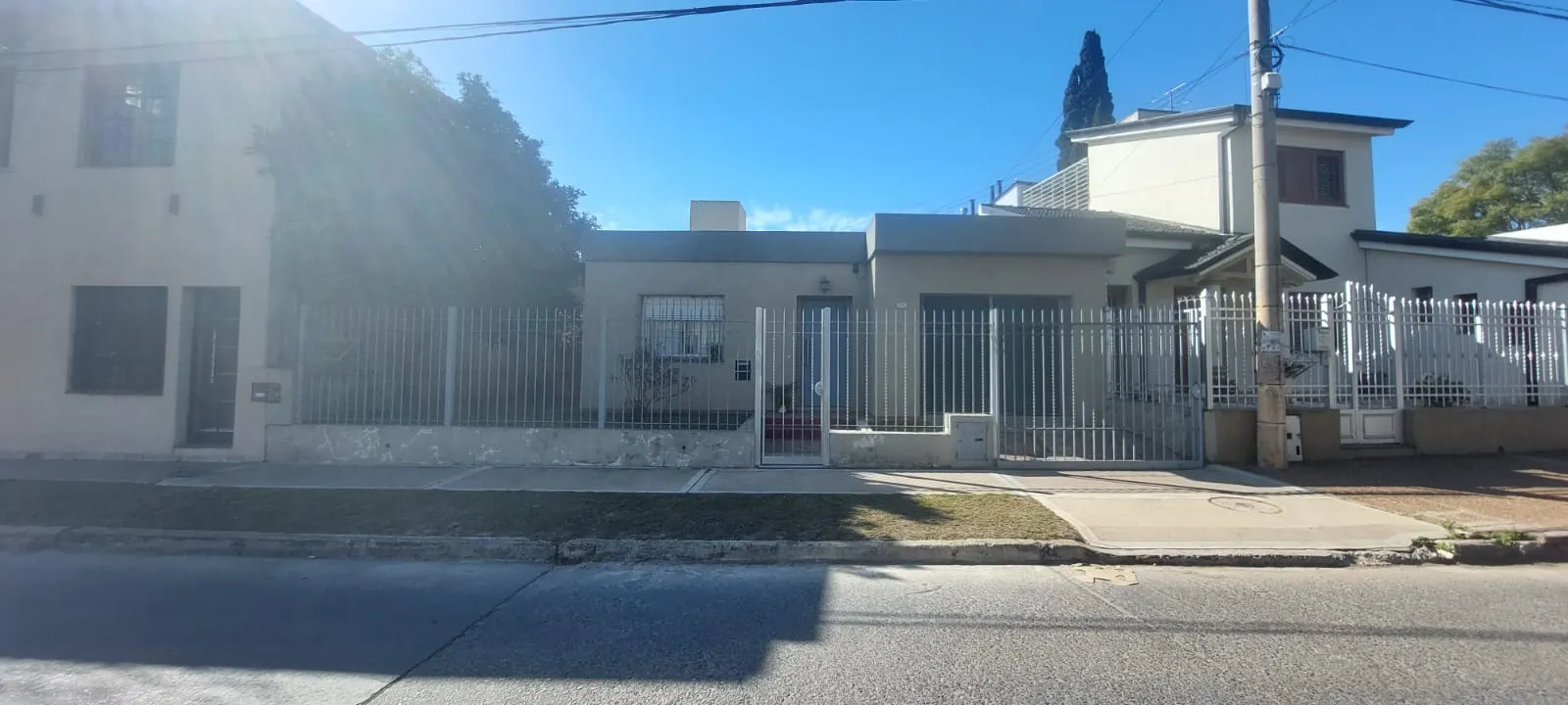 OPORTUNIDAD CASA EN VENTA  FRENTE A ESPACIO VERDE en COLINAS DE V. SARSFIELD