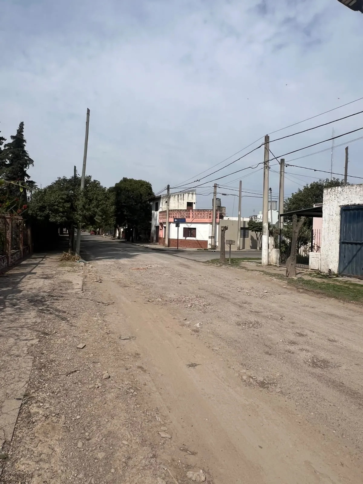 Alquiler galpon 250 m2 barrio Yofre Norte calle Mesa y Castro casi esquina medeiros