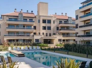Housing Livette 1 dormitorio con cochera , pileta , quincho SUM