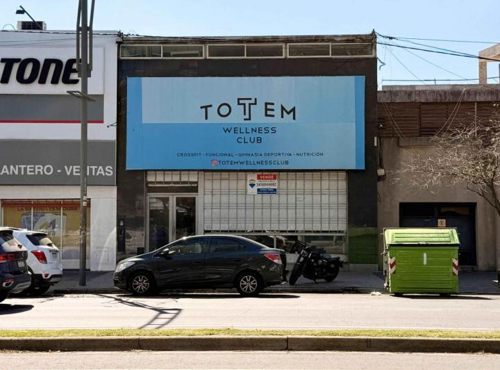 Local comercial · 649m²