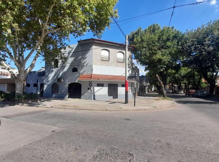 Casa · 170m² · 1 Ambiente · 1 Cochera