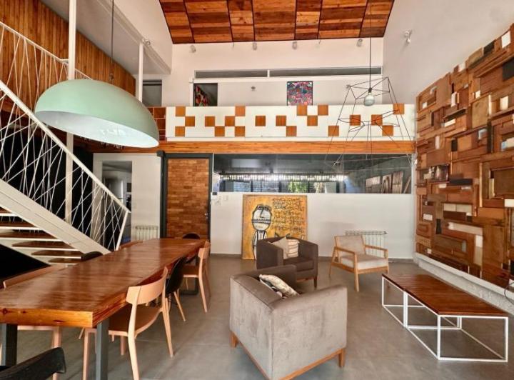 Casa · 190m² · 6 Ambientes · 2 Cocheras
