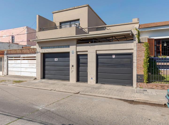 Casa · 250m² · 5 Ambientes · 2 Cocheras