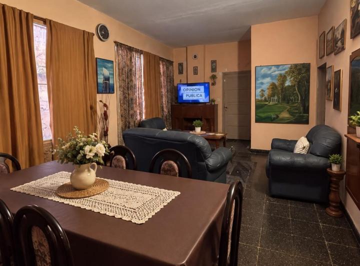 Casa · 200m² · 3 Ambientes · 2 Cocheras