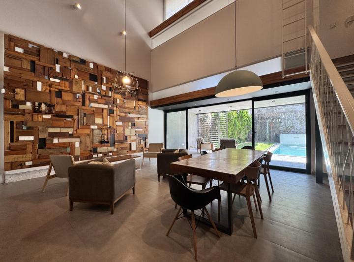 Casa · 190m² · 6 Ambientes · 2 Cocheras