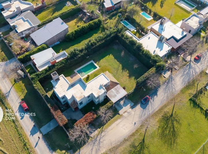 Casa · 200m² · 6 Ambientes · 2 Cocheras