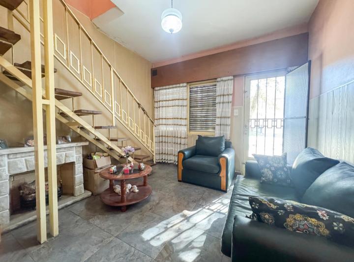 Casa · 110m² · 8 Ambientes · 1 Cochera