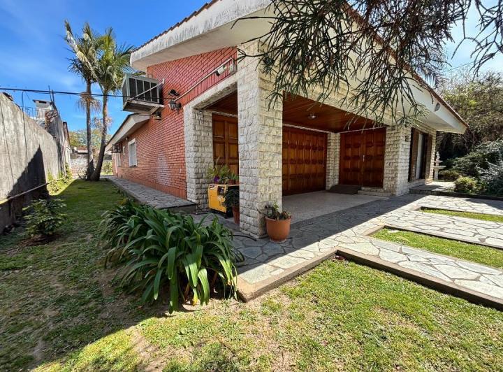 Casa · 238m² · 3 Ambientes · 4 Cocheras