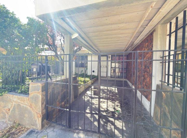 Casa · 100m² · 5 Ambientes · 1 Cochera