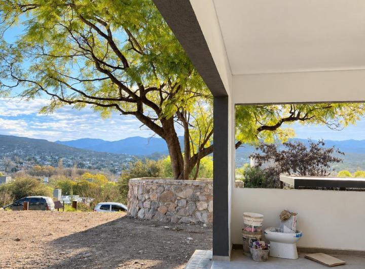 Casa · 320m² · 5 Ambientes · 2 Cocheras
