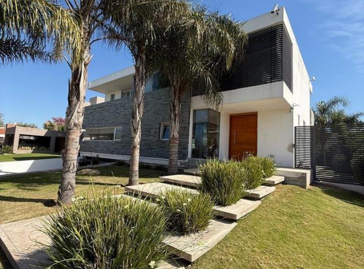 Casa · 420m² · 1 Ambiente