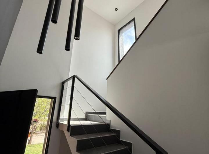 Casa · 190m² · 4 Ambientes · 2 Cocheras