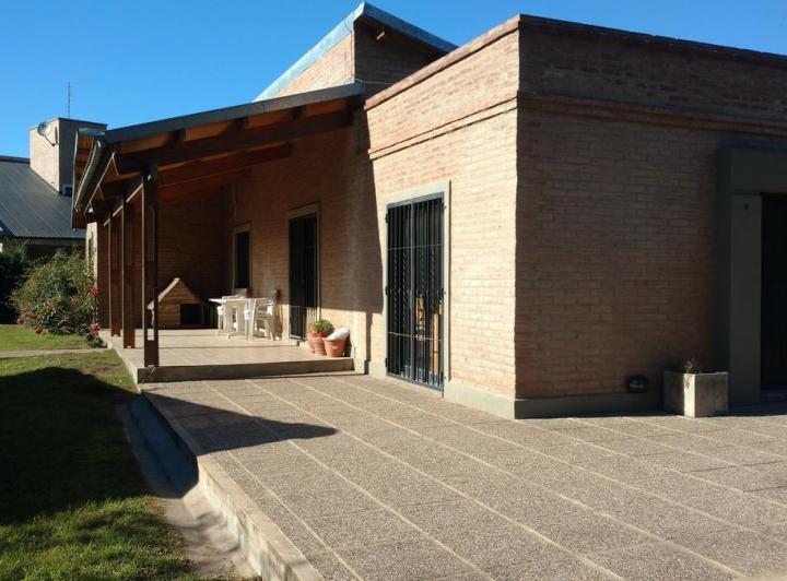 Casa · 260m² · 5 Ambientes · 1 Cochera