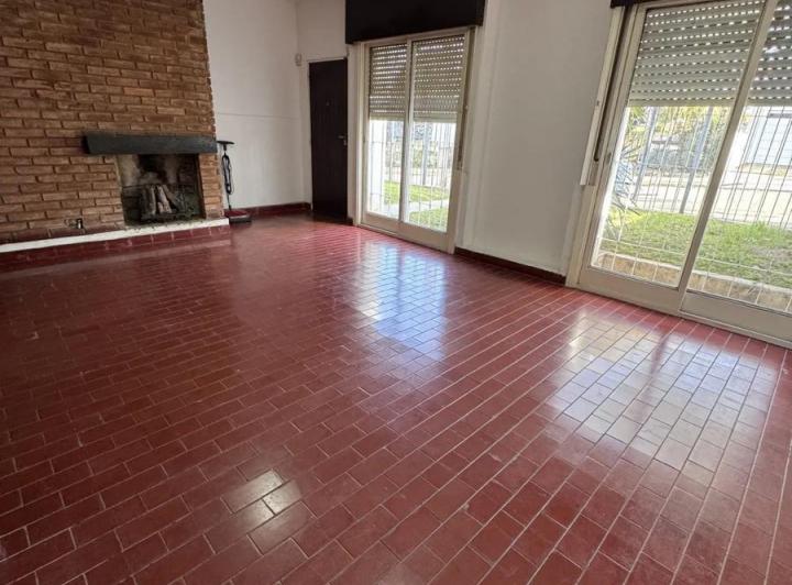 Casa · 180m² · 4 Ambientes · 2 Cocheras